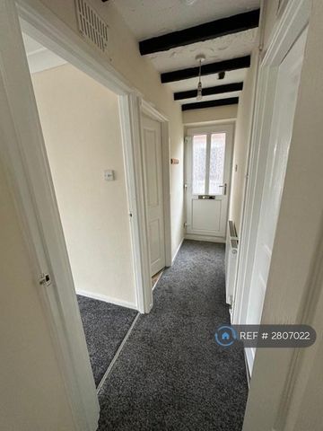 2 bedroom maisonette to rent - Photo 2
