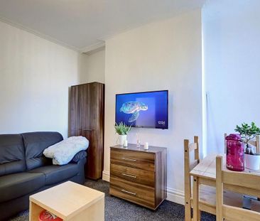 4 bedroom property to rent - Photo 2