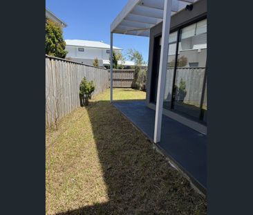Modern Living in the Heart of Edenbrook Estate Pakenham - Photo 2