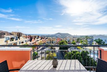 Apartamento con terraza y vistas en Los Cristianos – 0067-04600
