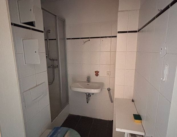 Sanierte 2-Zimmer-Wohnung mit Dusche – ab Dezember beziehbar - Foto 1