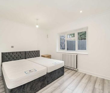3 bedroom flat to rent - Photo 2