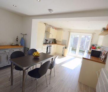 3 bedroom terraced house to rent - Photo 5