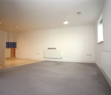 Brookbank Close, - Photo 1