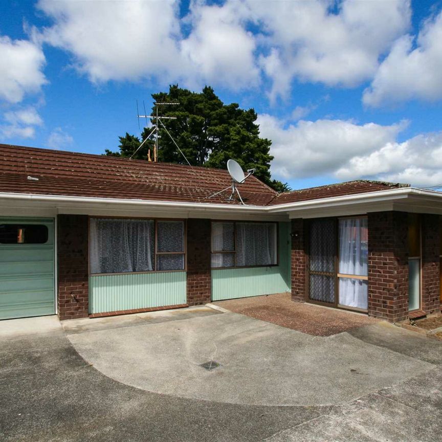 Spacious 3 Bedroom Unit - Photo 1