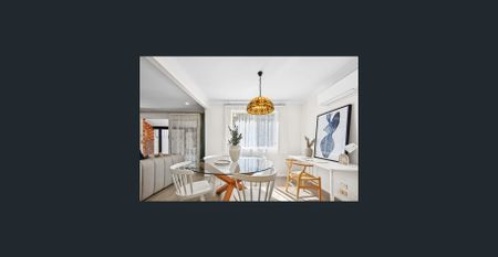 Exceptional over-sized townhouse with superb renovations - Photo 5