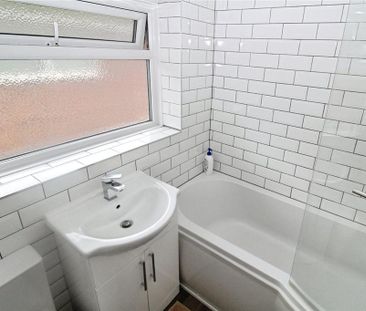 3 bedroom detached house to rent - Photo 4