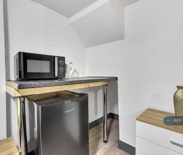 1 bedroom in a house share to rent - Photo 5