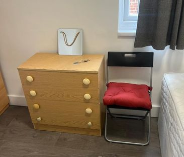 Room in a Shared Flat, Mora Road, NW2 - Photo 5