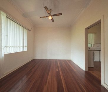 Neat 3-Bedroom Home in Convenient Royal Park Location - Photo 5