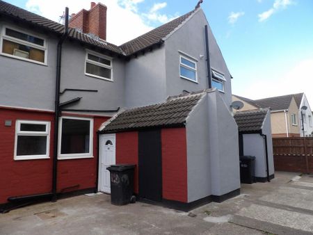 1 bedroom ground floor flat to rent - Photo 3