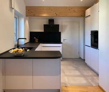 Großzügige Dachgeschosswohnung mit Bergblick - Photo 6