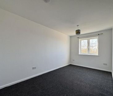 4 bedroom semi-detached house to rent - Photo 4