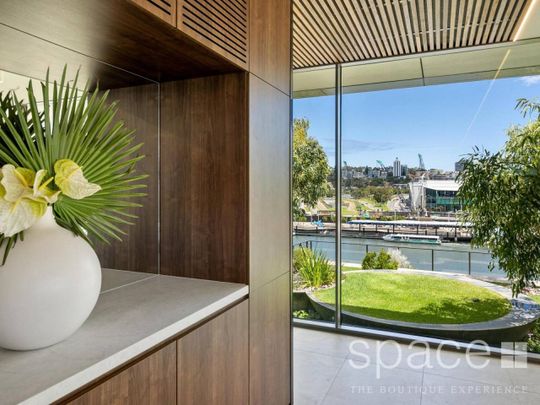 Life in the Quay - Photo 1