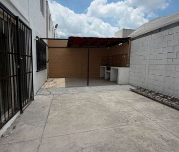 Casa en Renta en esquina con excedente, Las Lomas Sector Bosques Ga... - Photo 5