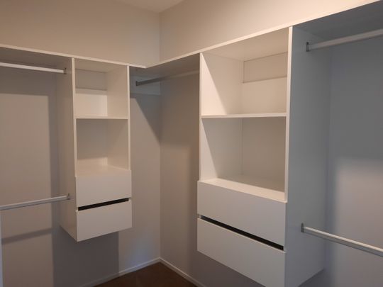 Beautiful Large Family Home - Photo 1