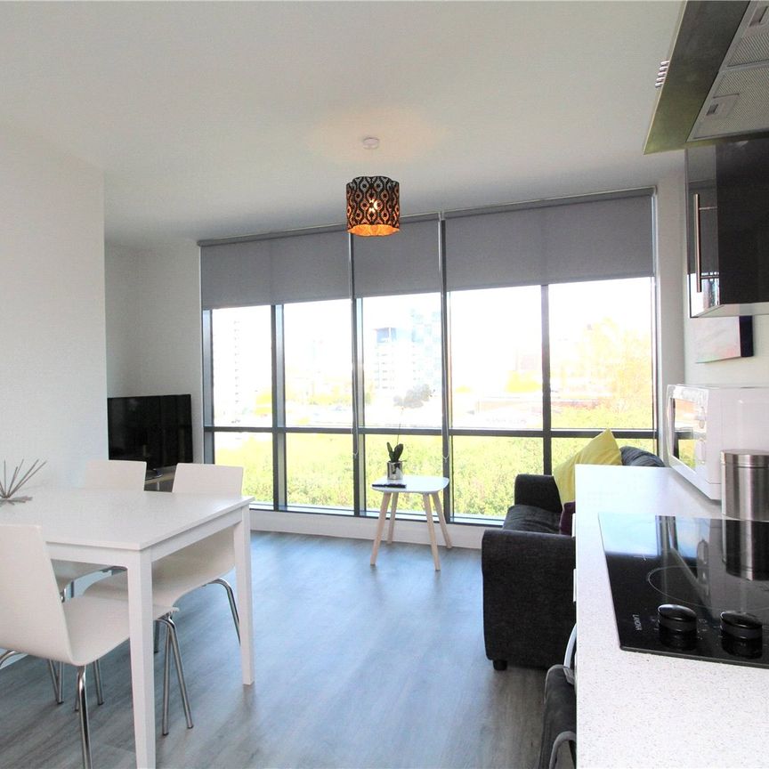 2 bedroom Flat To Rent - Photo 1