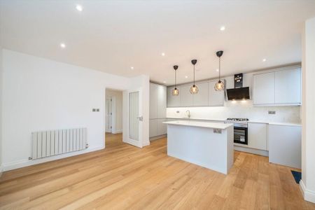 3 bedroom flat to rent - Photo 4