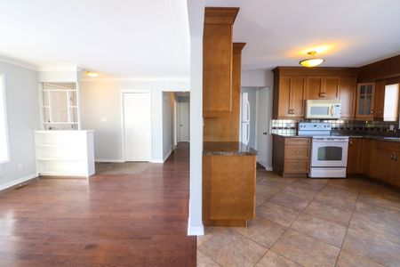 675 Geneva St, St. Catharines - 3 Bedroom Main Unit - Photo 2
