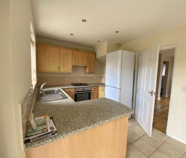 FANTASTIC 2 BEDROOM PROPERTY IN THE HEART OF SNAITH - BOOK NOW!! - Photo 2