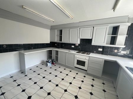 3 Bed House - Terraced - Photo 5