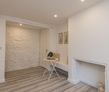 2 bed House - Mid Terrace To Let - Photo 2