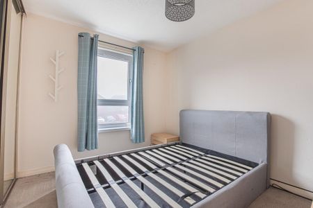 2 bedroom semi-detached house to rent - Photo 3