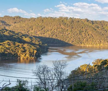 Modern Lakeside Townhouse in Castle Cove - Photo 4