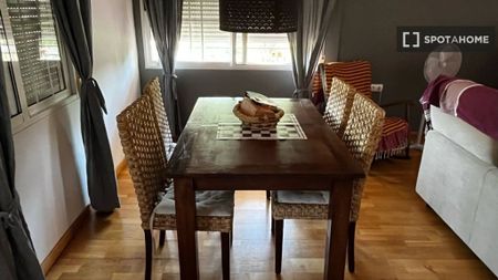 3 room luxury Apartment for rent in La Pobla de Vallbona, Spain - Photo 2