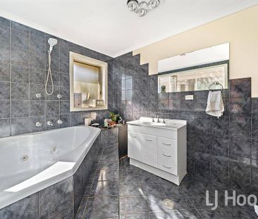 Fantastic 4 Bedroom Ensuite Family Home in Jerrabomberra - Photo 3