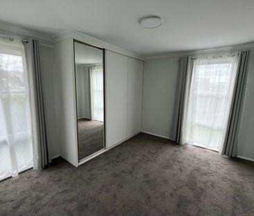 Freshly Renovated 3 Bedroom Home! - Photo 3