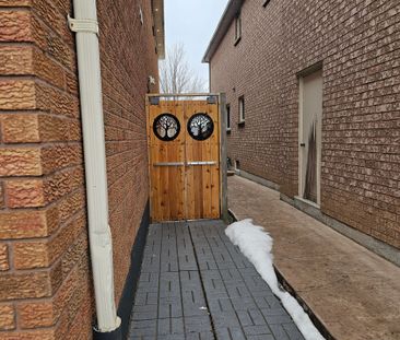For Lease - 5913 Hemingway Road, Mississauga, Ontario - Photo 2
