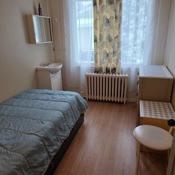 CHAMBRE À LOUER À SAINT-AGATHE-DES-MONTS,PRES DE TOUT LES SERVICES. - Photo 1