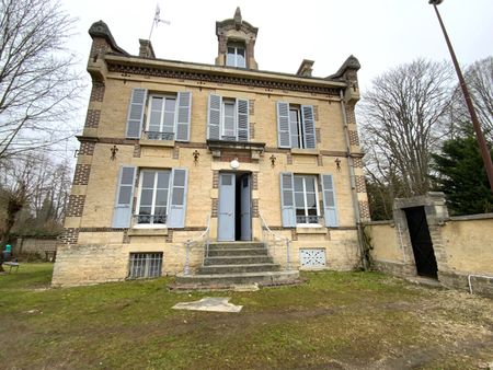 ESTISSAC, CHARMANT T2 MEUBLÉ DE 23M² AVEC PARKING COMMUN ET CAVE - Photo 2
