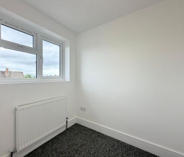 3 bedroom end of terrace house to rent - Photo 5