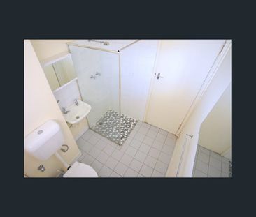 ONE-BEDROOM UNIT WITH AIR CONDITIONING – PRIME LOCATION! - Photo 4