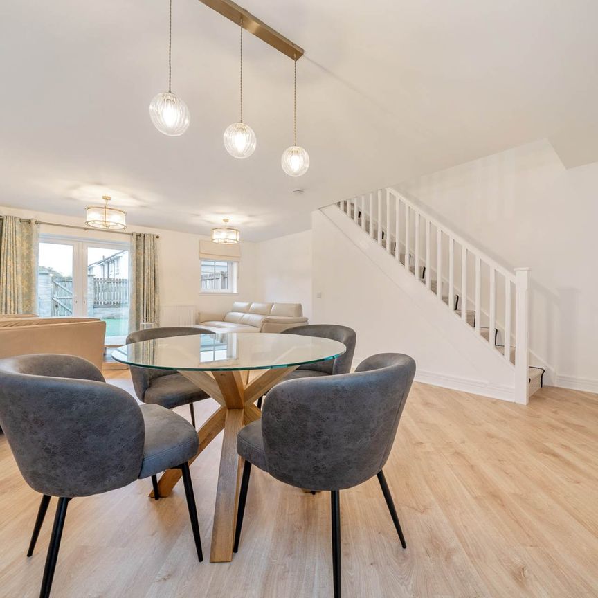 Price £1,550 pcm - Available Now - Unfurnished - Photo 1