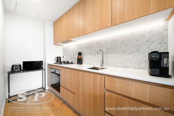 Stylish 1 Bedroom Plus Study Apartment - Photo 1