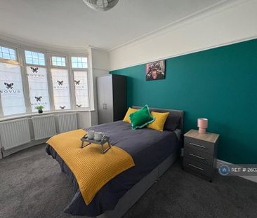 1 bedroom in a house share to rent - Photo 3