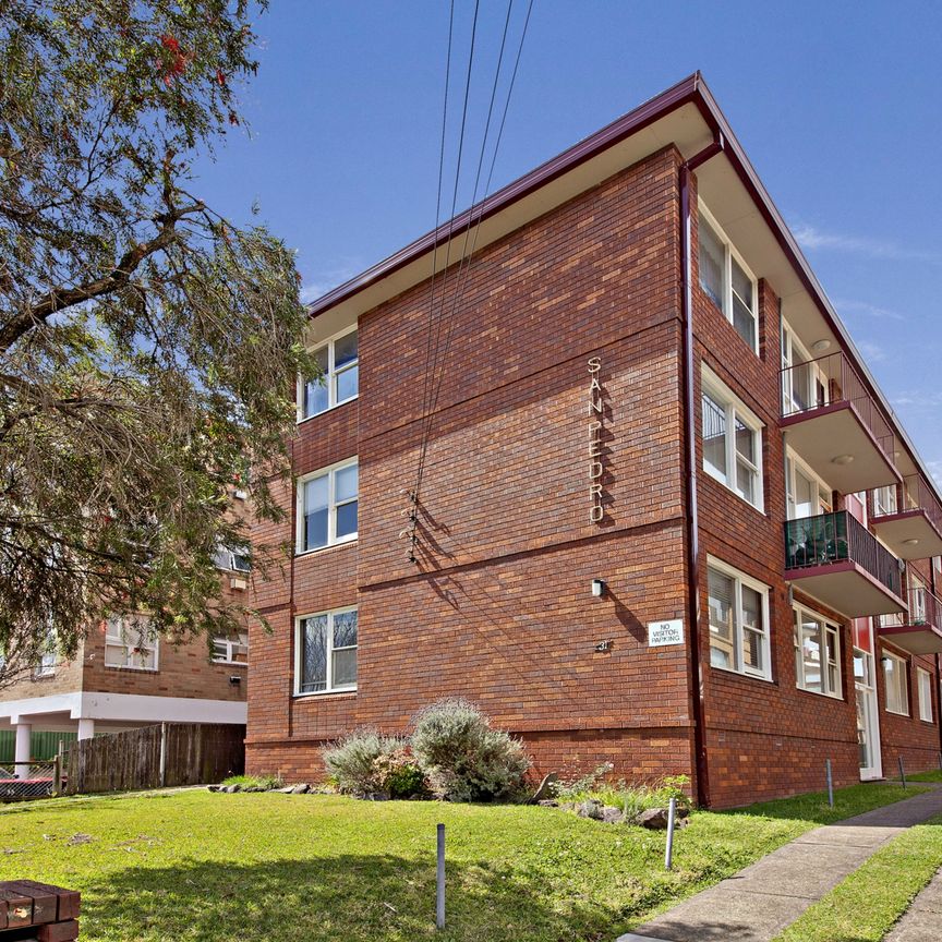 Modern Two Bedroom Apartment - Photo 1