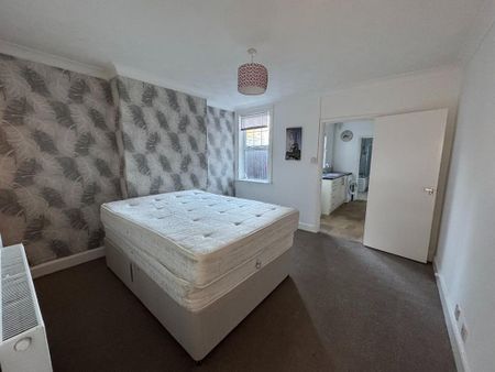 3 bedroom semi-detached house to rent - Photo 4