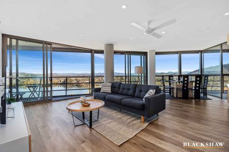 LAVISH LIVING ON THE LAKE - Photo 3