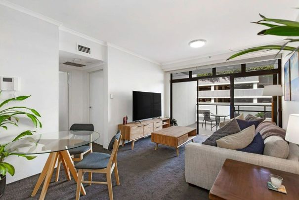 Award-Winning Architectural Apartment with Exclusive Resort Amenities - Photo 1