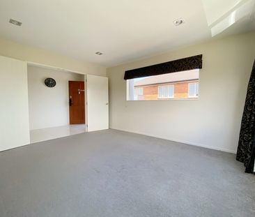 Northcross - 5 Bedroom Family House - Photo 3