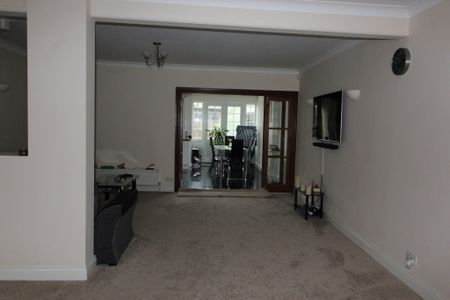 Waxlow Crescent, Southall - Photo 2