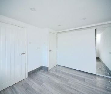 4 bedroom semi-detached house to rent - Photo 5