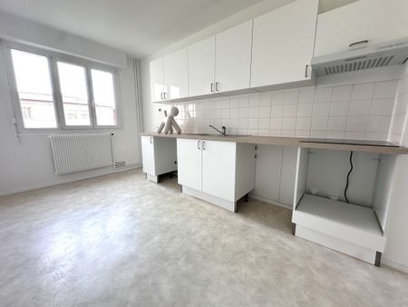 Location Appartement 3 pièces 82m² BEAUMONT 63110 - Photo 2