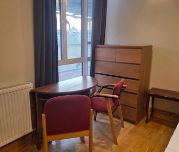 1 bedroom in a flat share to rent - Photo 3