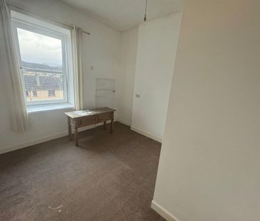 3 bedroom flat to rent - Photo 3