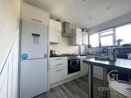 1 bedroom in a house share to rent - Photo 4